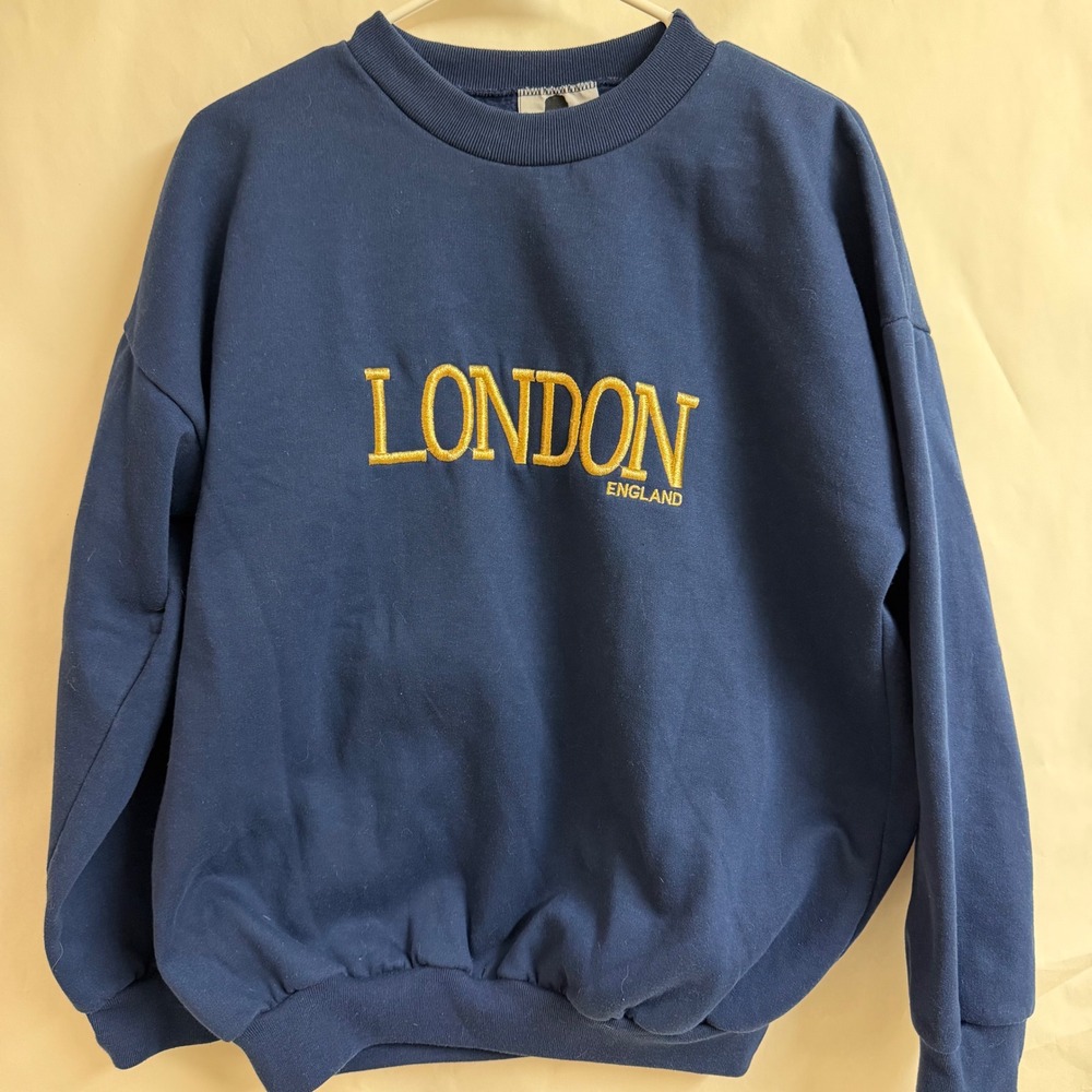 Churchill‎ London Vintage England Embroidered Crewneck Sweatshirt Navy Blue L